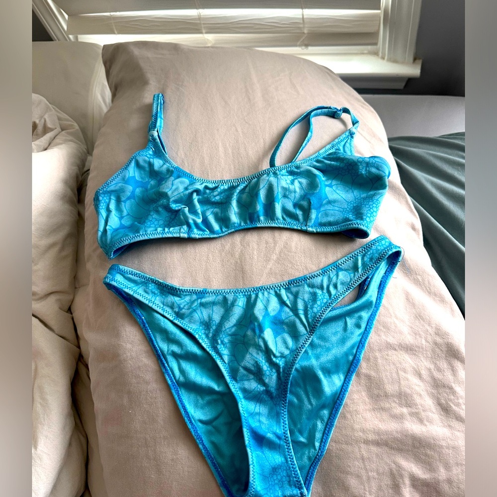 triangl bikini size xs in top and bottom slightly worn still in great condition